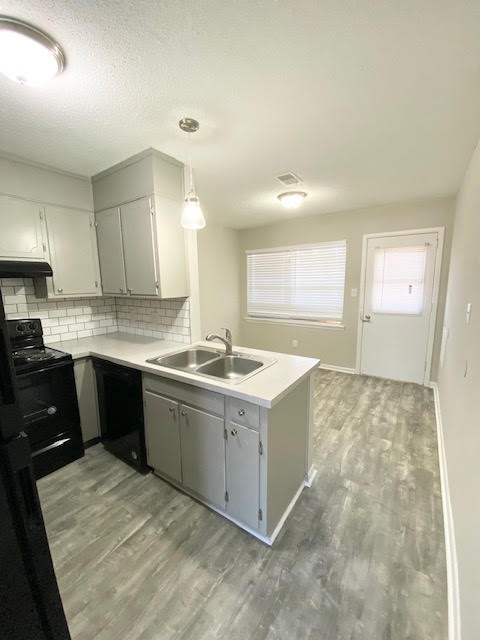 2042 High School Road, Hueytown, AL. 35023 - J